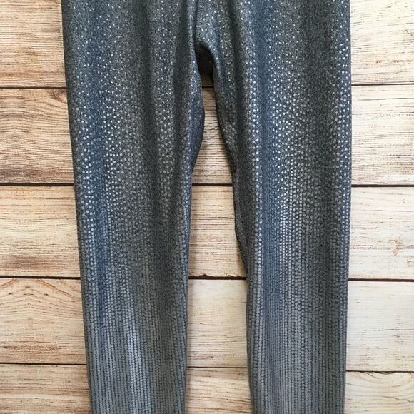 BEYOND YOGA GRAY AND SILVER OMBRE METALLIC SPACKLE HIGH WAISTED LEGGINGS - Picture 3 of 6